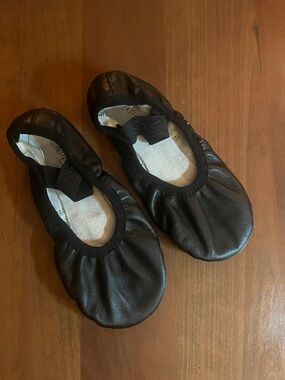 EUC Capezio ballet shoe size 9.5 toddler